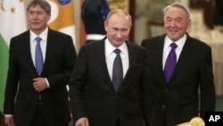 Алмазбек Атамбаев, Владимир Путин и Нурсултан Назарбаев. Москва, Кремль. 19 декабря 2012 г.