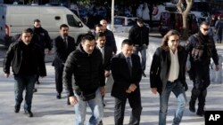 Arşîv: 4 Efserên Tirk di dema amdebûnê de li dadgeha bilind li Atîna 13.01.2017