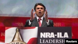 L'ancien gouverneur du Texas, Rick Perry, pendant la conférence annuelle de la NRA au Centre de Convention George R. Brown, à Houston au Texas le 3 mai 2013.