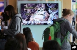 A TV screen shows a satellite image of the Punggye-ri nuclear test site in North Korea during a news program at the Seoul Railway Station in Seoul, South Korea, May 13, 2018.