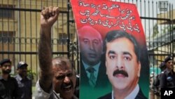 A supporter of the ruling Pakistan Peoples Party (PPP) holds an image of the Pakistan's Prime Minister Yusuf Raza Gilani as he shouts slogans during a protest against a Supreme Court verdict in Karachi, April 26, 2012.