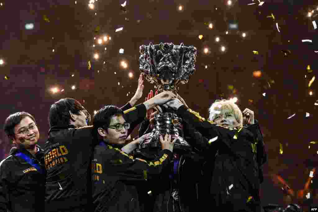 Chinese team FPX celebrates with the trophy after winning the &quot;League of Legends&quot; videogame world championship final against European team G2 at the AccorHotels Arena in Paris, France.