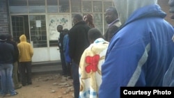 Zimbabweans at a polling station Wednesday