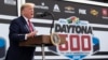 El presidente Donald Trump habla antes del inicio de la carrera de NASCAR Daytona 500 en Daytona Beach, Florida, el domingo, 16 de febrero de 2020.