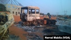 Un camion de la police brûlé lors des échauffourées entre les forces de l’ordre et des manifestants à Kasumbalesa, ex-province du Katanga, 9 septembre 2016. VOA/Narval Mabila