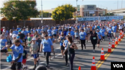 ‘홈보이 인더스트리’를 후원하는 연례 마라톤대회에 참여한 사람들이 달리고 있다.