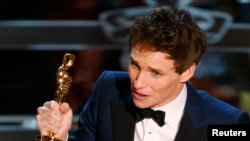 Actor Eddie Redmayne accepts the Oscar for best actor for his role in "The Theory of Everything" during the 87th Academy Awards in Hollywood, California, Feb. 22, 2015.