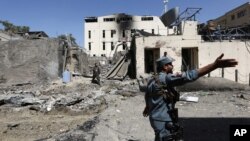 Афганські сили безпеки перевіряють місце терористичної атаки в Кабулі