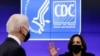 Wakil Presiden AS Kamala Harris dan Presiden Joe Biden menerima kabar terbaru tentang pandemi COVID-19 selama kunjungan ke Pusat Pengendalian dan Pencegahan Penyakit (CDC) di Atlanta, Georgia, AS, 19 Maret 2021. (Foto: REUTERS/Carlos Barria)