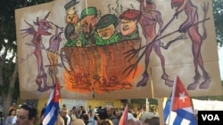 Many participants carried banners during a rally in front of the Bay of Pigs monument on Calle Ocho in Little Havana, Miami, Nov. 30, 2016. (VOA / G. Tobias)