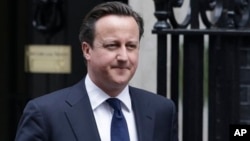 British Prime Minister David Cameron is pressing allies to allow arms shipments to the Syrian opposition.