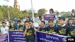 ရခိုင်ပြည်နယ်တွင် အင်တာနက် ဖြတ်တောက်မှုကို ဆန့်ကျင်ကန့်ကွက်နေသူများ။ (ဒီဇင်ဘာ ၂၄၊ ၂၀၁၉)