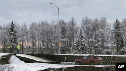 La comunidad de la isla Kodiak ordenó a sus residentes que se dirijan a los terrenos más altos en medio de la amenaza de tsunami.