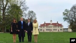 En la foto en la histórica casa de George Washington en Mount Vernon, de izquierda a derecha, la primera dama Melania Trump, Donald Trump, el presidente francés Emmanuel Macron y su esposa, Brigitte Macron.