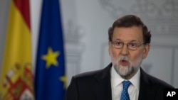 Spain's Prime Minister Mariano Rajoy speaks during a news conference in Madrid, Spain, Friday, Dec. 22, 2017. Catalonia's secessionist parties won enough votes Thursday to regain a slim majority in the regional parliament and give new momentum to their po