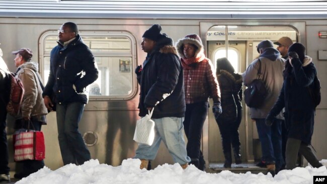 纽约市布鲁克林区的地铁冬季通勤乘客（2016年1月25日）
