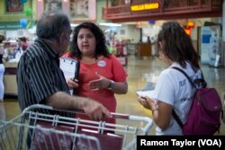 Alicia Contreras, Interim Nevada State Director for Mi Familia Vota, helps to register voters in a predominantly Latino neighborhood of East Las Vegas.