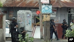 Police are on patrol in Kingston, Jamaica, 24 May 2010