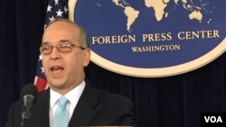 Trợ lý Ngoại trưởng Mỹ phụ trách các vấn đề Đông Á và Thái Bình Dương Daniel Russel phát biểu trong cuộc họp báo ở Trung Tâm Báo Chí Quốc Tế tại Washington.