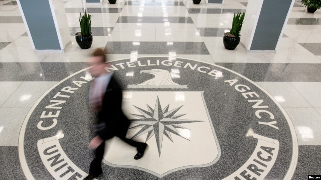 Tư liệu: Tiền sảnh của tòa nhà trụ sở CIA tại Langley, bang Virginia -REUTERS/Larry Downing