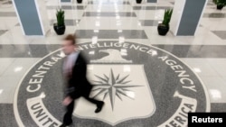Tiền sảnh của trụ sở Cơ quan Tình báo Trung ương Hoa Kỳ (CIA) ở Langley, Virginia. Tư liệu. REUTERS/Larry Downing 