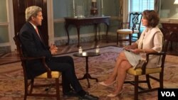 جان کری وزیر خارجۀ ایالات متحده امریکا هنگام مصاحبه با بخش فارسی صدای امریکا