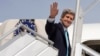 美国国务卿克里离开巴黎前往中东推动和谈。（2014年3月31日）
