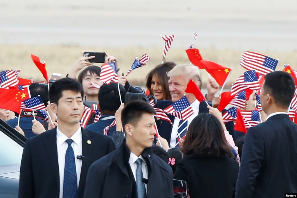 美国总统川普抵达北京机场，受到热烈欢迎和严密保卫（2017年11月8日）。