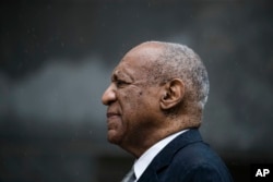 Bill Cosby exits the Montgomery County Courthouse after a mistrial in his sexual assault case in Norristown, Pennsylvania, June 17, 2017.