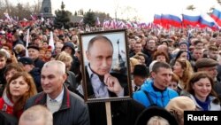 People attend a rally marking the fourth anniversary of Russia's annexation of Ukraine's Crimea region in the Black Sea port of Sevastopol, Crimea, March 14, 2018.