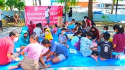 Kegiatan layanan dukungan psikososial bagi anak-anak oleh Save the Children Indonesia di salah satu lokasi pengungsian di Kota Kupang, Nusa Tenggara Timur, Selasa, 14 April 2021. (Foto: Save the Children Indonesia)