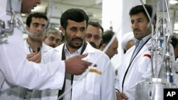 Shugaban kasar Iran Mahmoud Ahmadinejad a ma'aikatar nukiliya