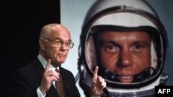 Američki astronaut Džon Glen pre pedeset godina tri puta obleteo planetu zemlju