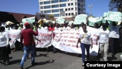 Zimbabwe's biggest labor movement, ZCTU, says government wants to change laws to retrench workers.