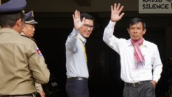 File: Yeang Sothearin, left, and Uon Chhin, right, former journalists from the U.S.-funded Radio Free Asia (RFA), who have been charged with espionage, enter the Municipal Court of Phnom Penh to hear their verdict, in Phnom Penh, October 3, 2019. (Khan Sokummono/VOA Khmer)