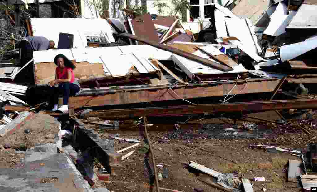 جارجیا کے گورنر نیتھن ڈیل نے ریاست کی ان سات کاؤنٹیز میں ہنگامی حالت نافذ کر دی ہے جہاں اموات کے علاوہ طوفانوں سے املاک کو بھی نقصان پہنچا۔