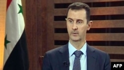 Presiden Suriah Bashar al-Assad berbicara di televisi dalam sebuah interview di Damaskus, Rabu (29/8). 