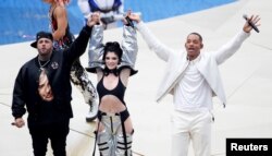 Nicky Jam, Era Istrefi y Will Smith durante la ceremonia de clausura de la Copa Mundial de Fútbol 2018 en Moscú. Julio 15 de 2018. Reuters.