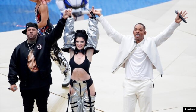 Nicky Jam, Era Istrefi y Will Smith durante la ceremonia de clausura de la Copa Mundial de Fútbol 2018 en Moscú. Julio 15 de 2018. Reuters.