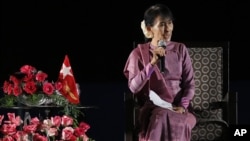 Nobel Peace laureate and Burma opposition leader Aung San Suu Kyi speaks at the Los Angeles Convention Center in Los Angeles, October 2, 2012.