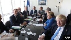 보리스 존슨 영국 총리, 앙겔라 메르켈 독일 총리와 에마뉘엘 마크롱 프랑스 대통령이 23일 유엔총회가 열리는 뉴욕 유엔본부에서 만나 회담했다. 