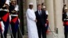 
Le président français Emmanuel Macron accueille le président tchadien Idriss Deby Itno à son arrivée à la conférence internationale sur la Libye à l'Elysée, le 29 mai 2018. 