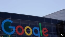 Logo de Google en la sede de la compañía en Mountain View, California. 