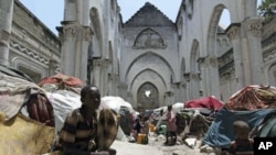 Internally displaced Somali families settle inside a war-devastated cathedral building in the old center of Mogadishu, Somalia, August 2011. (file photo)