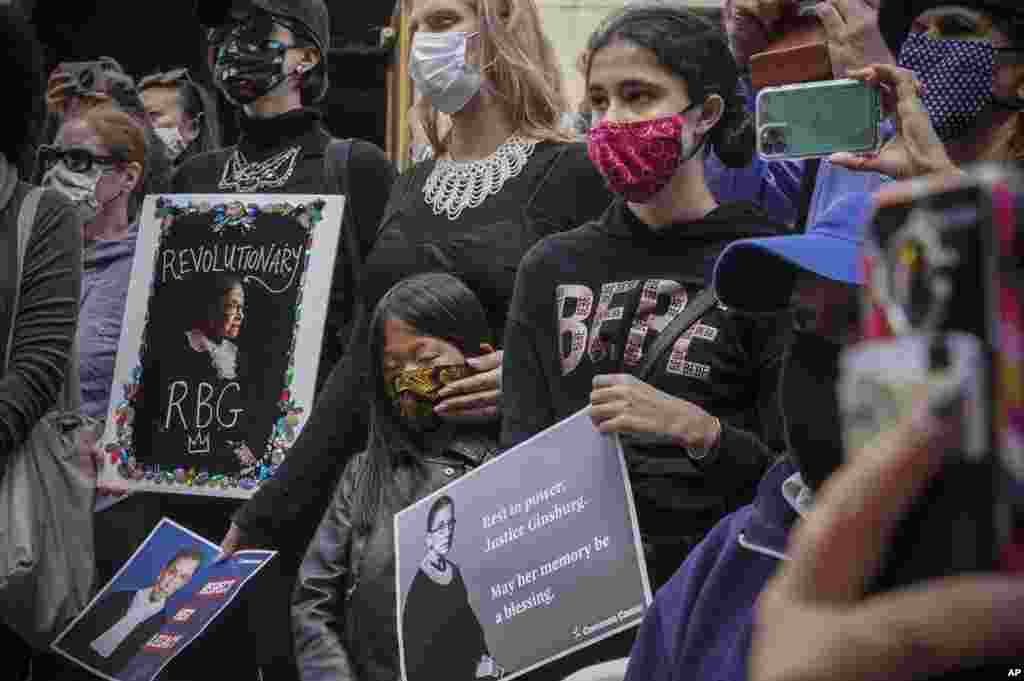 People gather during a public remembrance to honor the life of U.S. Supreme Court Justice Ruth Bader Ginsburg, outside Brooklyn&#39;s Municipal Building, New York, Sept. 20, 2020.