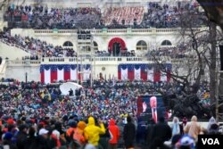 FILE - President Donald Trump speaks to the crowd in front of the Capitol during his inaugural address, Jan. 20, 2017. (B. Allen / VOA)