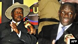 Tổng thống Uganda Museveni (trái) và ông Besifye, lãnh tụ phe đối lập (phải)