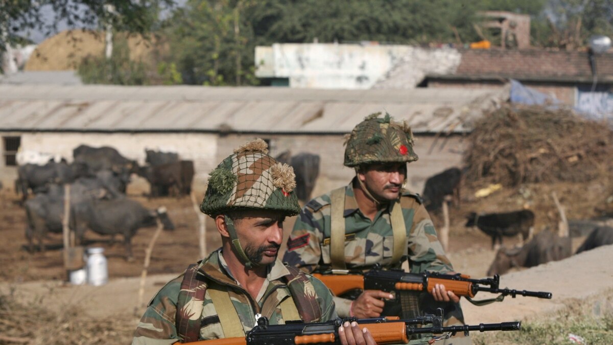 Pasukan India Terus Amankan Pangkalan Udara