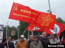 共產主義工人黨和其他左翼勢力（沒有俄共）去年在莫斯科舉行集會，支持哈薩克石油工人罷工。(美國之音白樺拍攝)