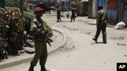케냐의 경찰들. (자료사진)